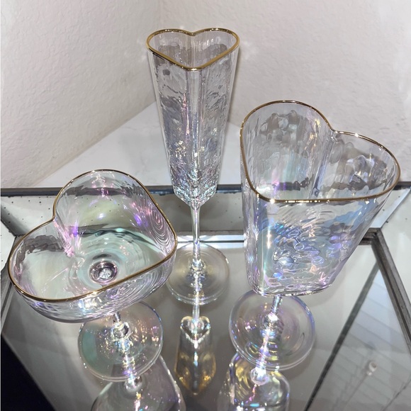 4- NIB HEART SHAPED IRIDESCENT TALL CHAMPAGNE GLASSES - Picture 13 of 15
